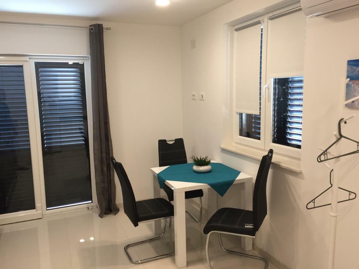 Breitling Apartments With Pool Biograd Na Moru Dış mekan fotoğraf